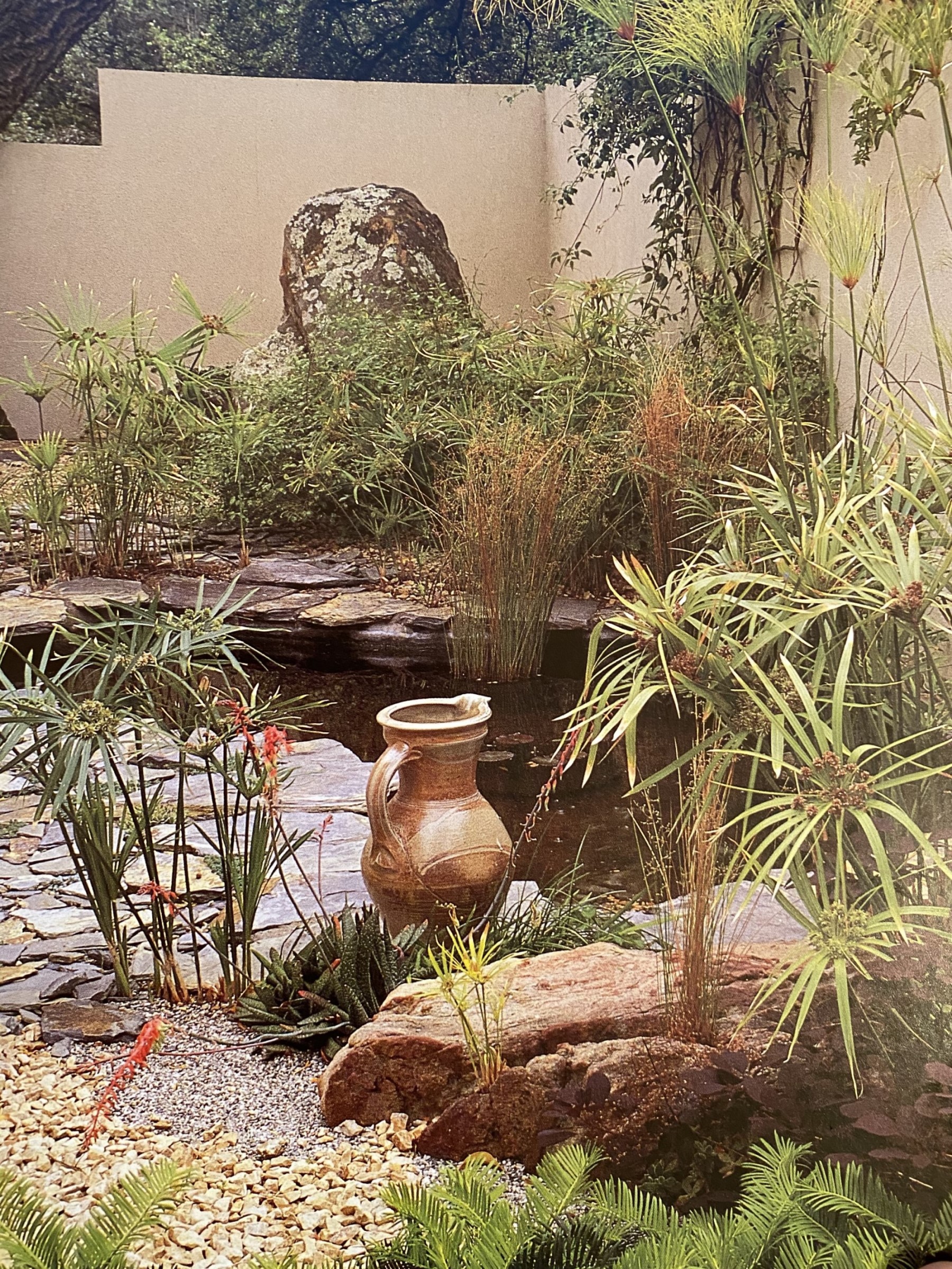 Fuentes y elementos de agua en el jardín | Vitalia Garden